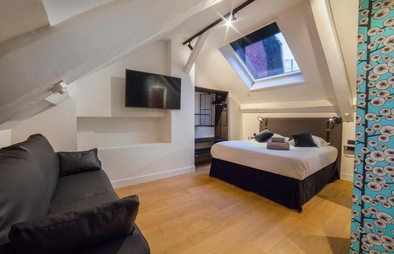 ***  La Valiz Hotel Lille França